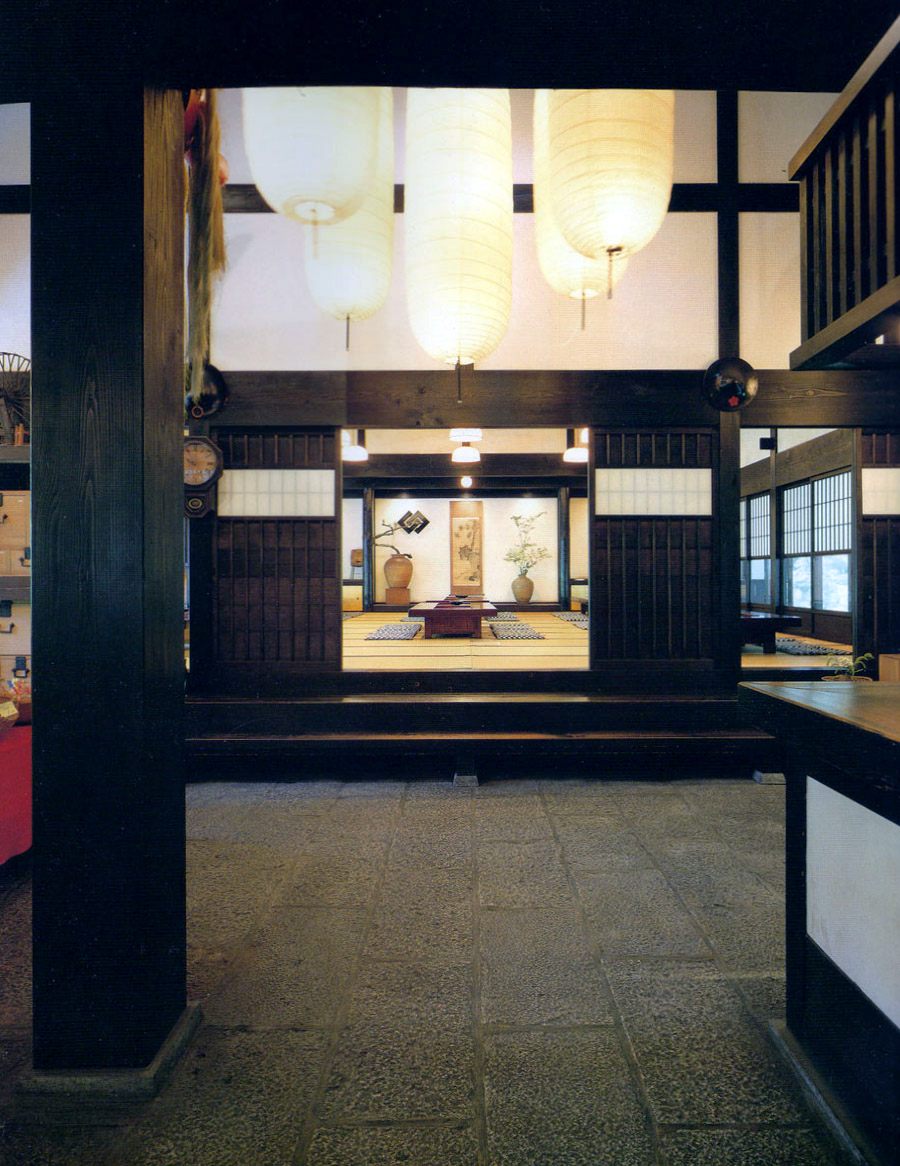 Restaurant Charcoal Grill Sandayu Spaces that make use of existing buildings that are 170-180 years old.