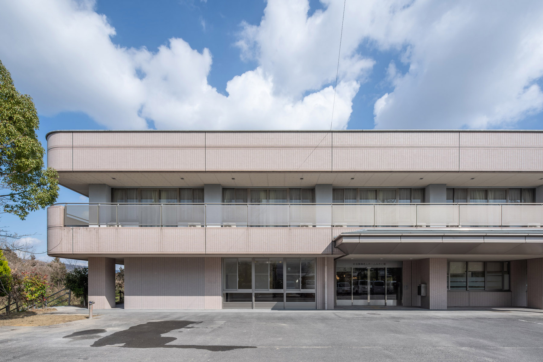 Nabari Nursing Home Misatoen Renovation Nursing homes as landscapes or villages